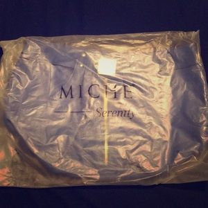 Demi Miche Case